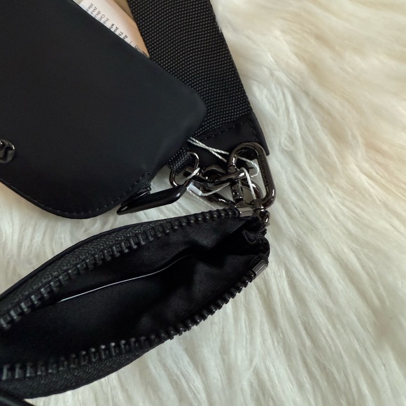 NWT Lululemon Dual Pouch Wristlet Los Angeles New - Picture 4 of 4